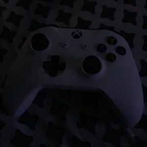 White Xbox controller